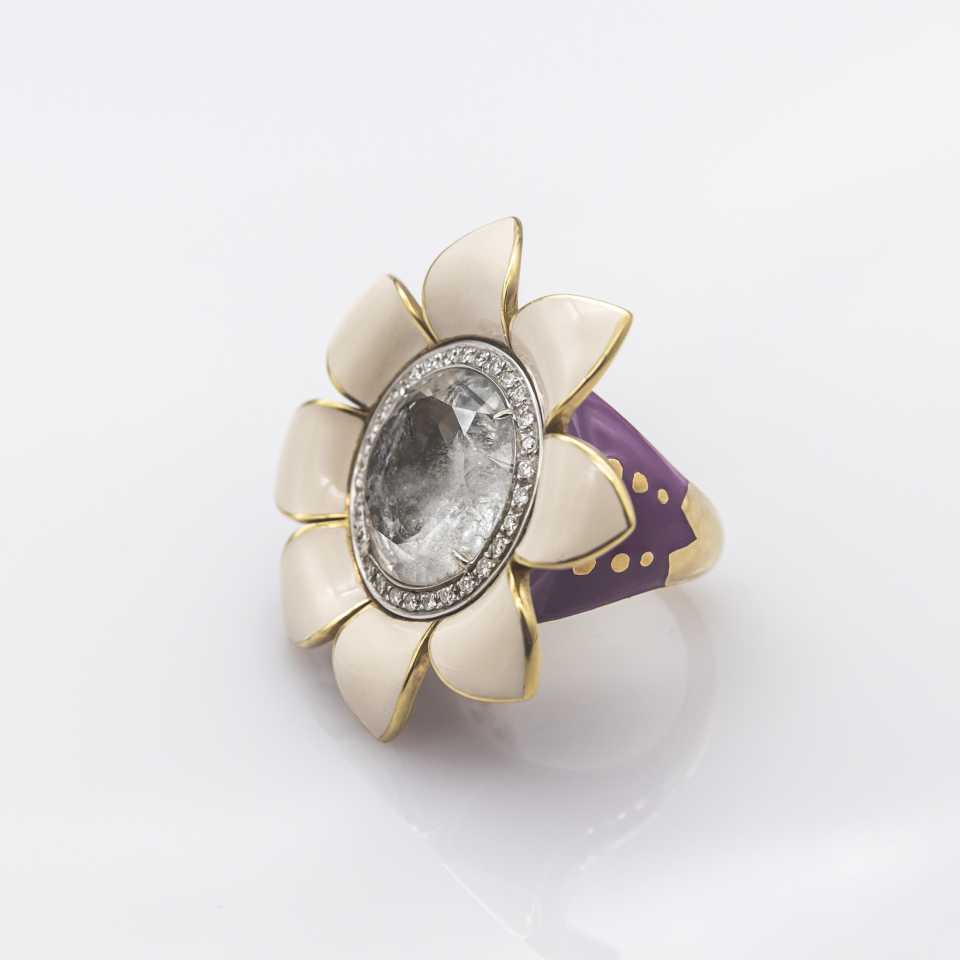Anello fiore Collezione Girasole in oro, diamanti, quarzo e smalto beige e viola